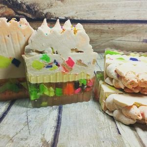 Handmade Artisan Soap - Fruity Rings 6.2 Oz